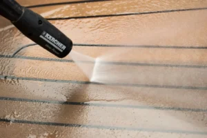 Limpieza con agua a presión de una cubierta de teca sintética Flexiteek 3